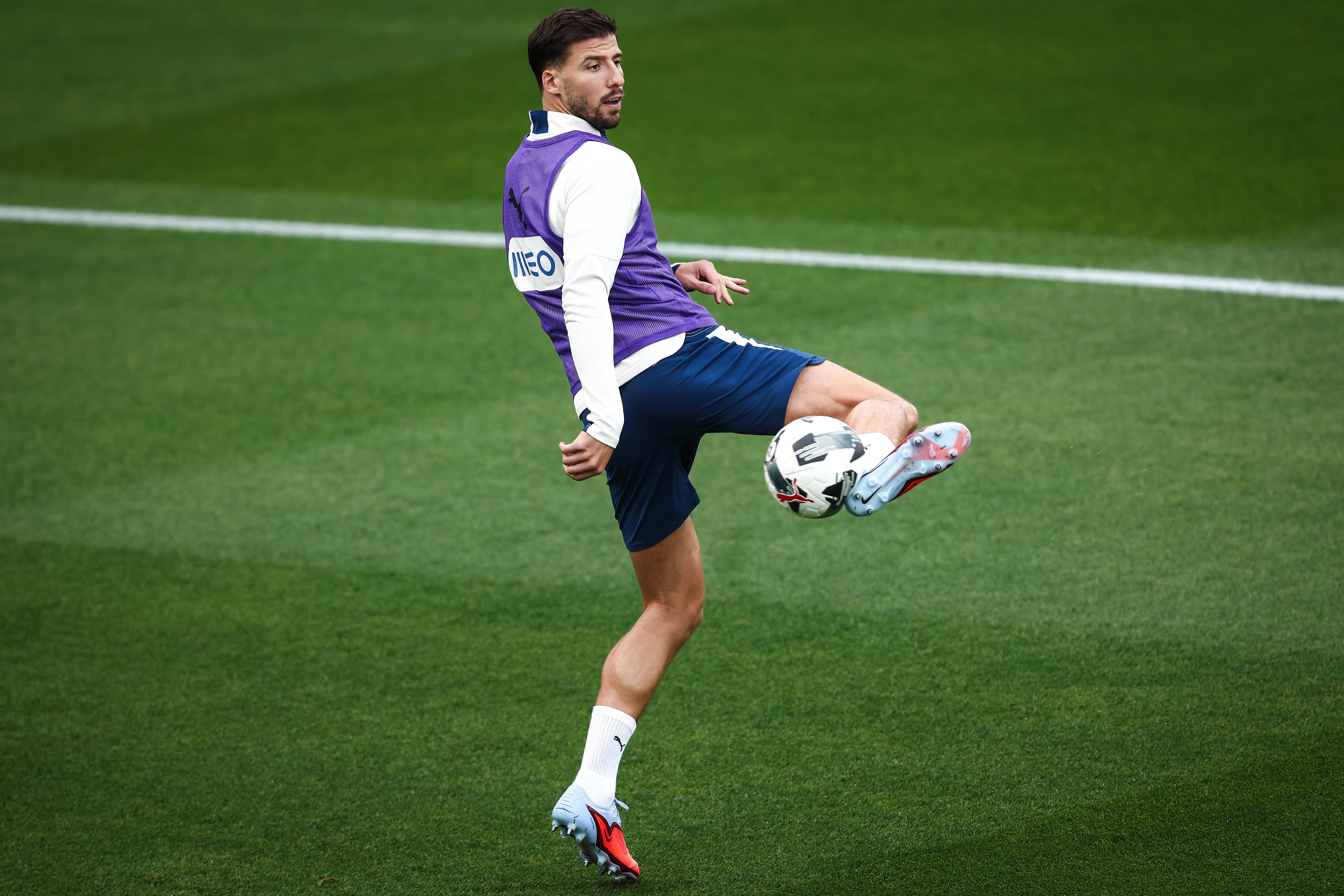 赛后葡萄牙体育备战CBA常规赛，更衣室发声细节曝光，球迷炸锅，赛程密集仍需轮换的简单介绍